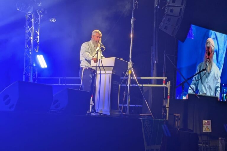 הרב תמיר גרנות: "צריך ללמוד את הערבות – להיות ערבים זה לזה" (צילום: מיכל מרנץ)