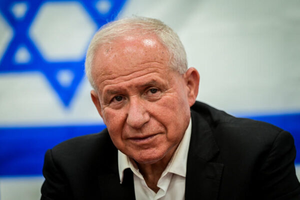 שר החקלאות אבי דיכטר. "לא ניתן שמשק החלב הישראלי יעלם" (צילום: אבשלום ששוני/פלאש90)
