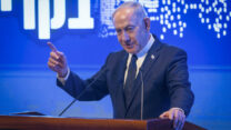ראש הממשלה בנימין נתניהו בטקס חתימת הסכם גג לעיר קריית גת (צילום: לירון מולדובן / פלאש 90)
