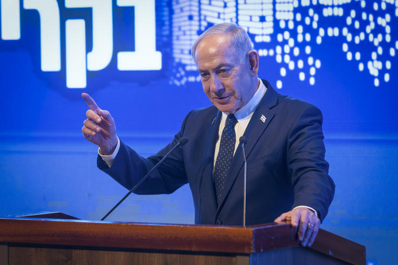 ראש הממשלה בנימין נתניהו בטקס חתימת הסכם גג לעיר קריית גת (צילום: לירון מולדובן / פלאש 90)