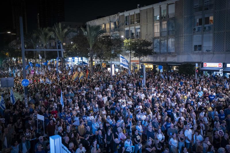 הקהל בעצרת 30 שנה לרצח רבין בתל אביב (צילום: אריק מרמור/פלאש90) הקהל בעצרת 30 שנה לרצח רבין בתל אביב (צילום: אריק מרמור/פלאש90)