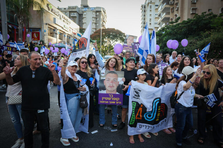 קבלת פנים לבר קופרשטיין בחולון (צילום: פלאש90)