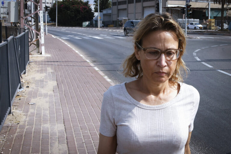 הפצ"רית לשעבר, יפעת תומר-ירושלמי, משתחררת ממעצרה בכלא נווה תרצה ונשלחת למעצר בית בעקבות פרשת הדלפת הסרטון משדה תימן (צילום: פלאש 90)