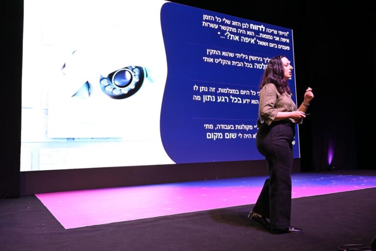 נועה דאמונד בכנס נעמ"ת באוניברסיטת תל אביב (צילום: נעמת)