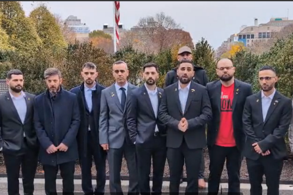 החטופים ששבו משבי חמאס, בוושינגטון לקראת פגישתם עם הנשיא טראמפ (צילום מסך: מטה משפחות החטופים)