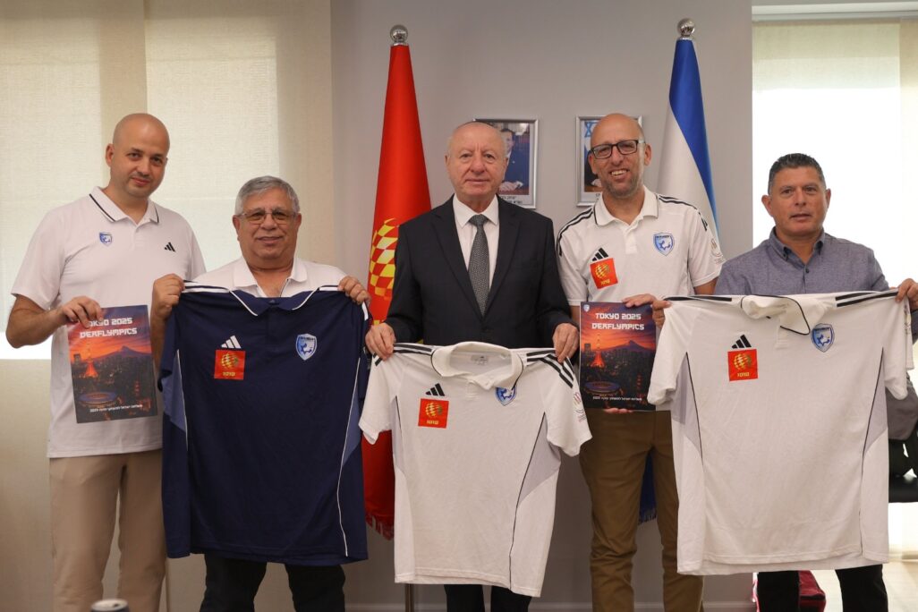 מנכ"ל הטוטו מאיר ברדוגו (מימין), ראש המשלחת לטוקיו עידו רושניק, יו"ר הטוטו שבאתי צור, מנכ"ל ההתאחדות לספורט נכים ניסים סספורטס וחבר הנהלת ועד ארגון ספורט החרשים נדב כהן (צילום: קרן איזיקסון) מנכ"ל הטוטו מאיר ברדוגו (מימין), ראש המשלחת לטוקיו עידו רושניק, יו"ר הטוטו שבאתי צור, מנכ"ל ההתאחדות לספורט נכים ניסים סספורטס וחבר הנהלת ועד ארגון ספורט החרשים נדב כהן (צילום: קרן איזיקסון)