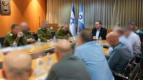 הדיון בראשות שר הביטחון ישראל כץ בנוגע לבעיית ההברחות באמצעות רחפנים מגבול מצרים (צילום: אלעד מלכה, משרד הביטחון)