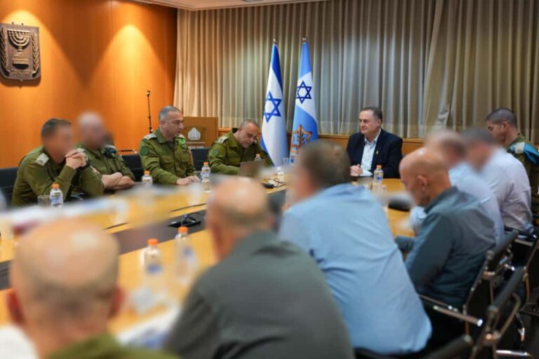 שר הביטחון ישראל כץ. משרד הביטחון ומשרד האוצר עסוקים כבר שנים בהאשמות הדדיות. (צילום: אלעד מלכה, משרד הביטחון)