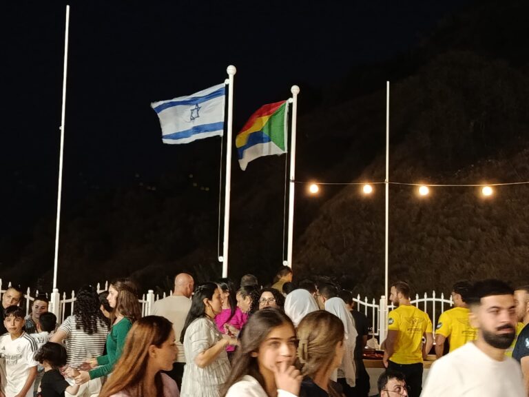 דגל ישראל והדגל הדרוזי בחנוכת קמפוס לביא (צילום: יניב שרון)