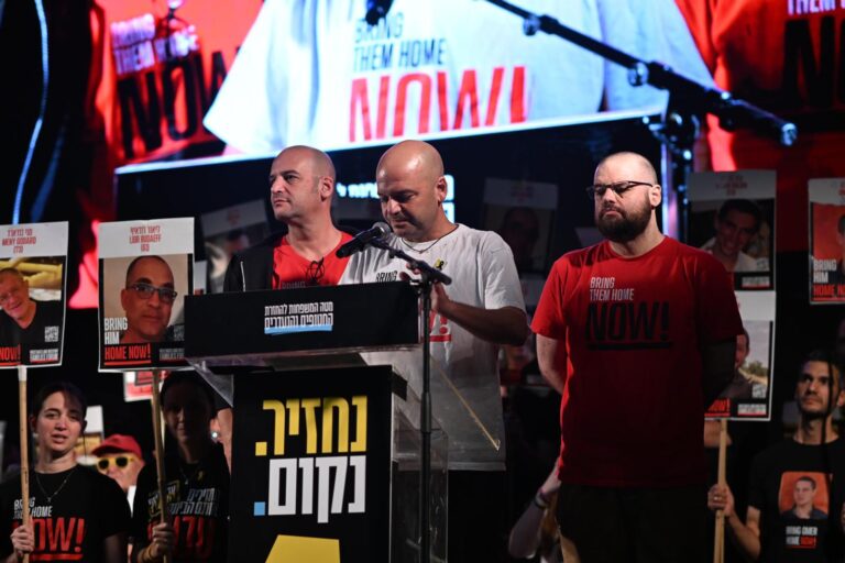 איתן הורן (מימין), עמוס הורן ויאיר הורן (צילום: ליאור רוטשטיין)