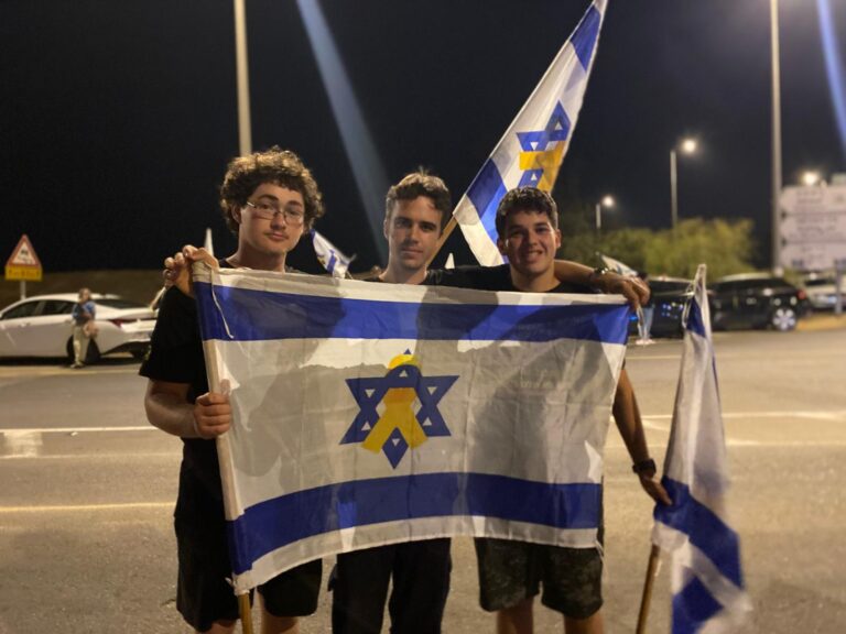 אלוני שטרן, רוזנברג ושנהב בצומת גמה (צילום: יהל פרג')