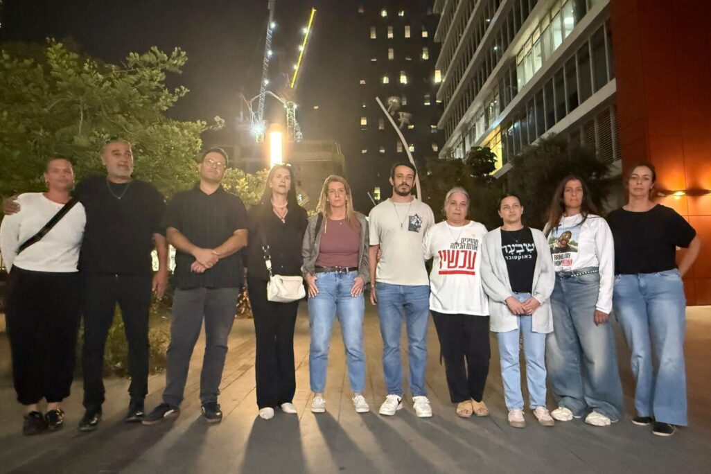 משפחות החטופים החללים לאחר פגישתם עם גל הירש (צילום: מטה המשפחות) משפחות החטופים החללים לאחר פגישתם עם גל הירש (צילום: מטה המשפחות)