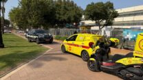זירת הדקירה בבית ספר תיכון באשדוד (צילום: מד"א)