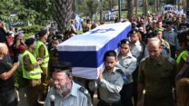 סרן עומר נאוטרה ז"ל, מובא למנוחות בבית העלמין הצבאי בקריית שאול (צילום: פאולינה פטימר)