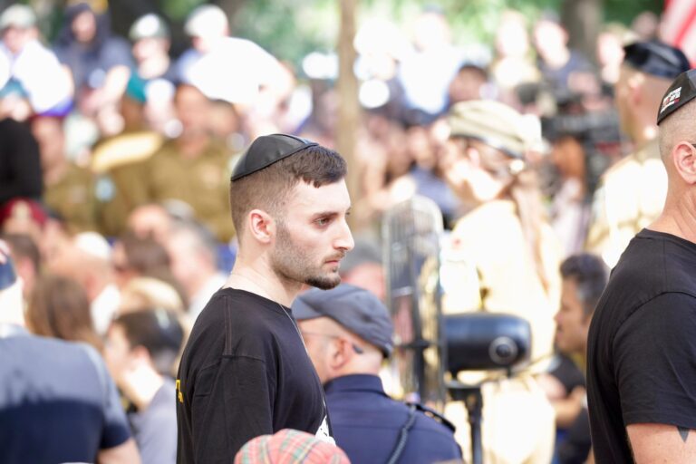 Captivity survivor Matan Angrest at the funeral of his friend, the late Sergeant Itai Chen (Photo: Alon Gilboa)
