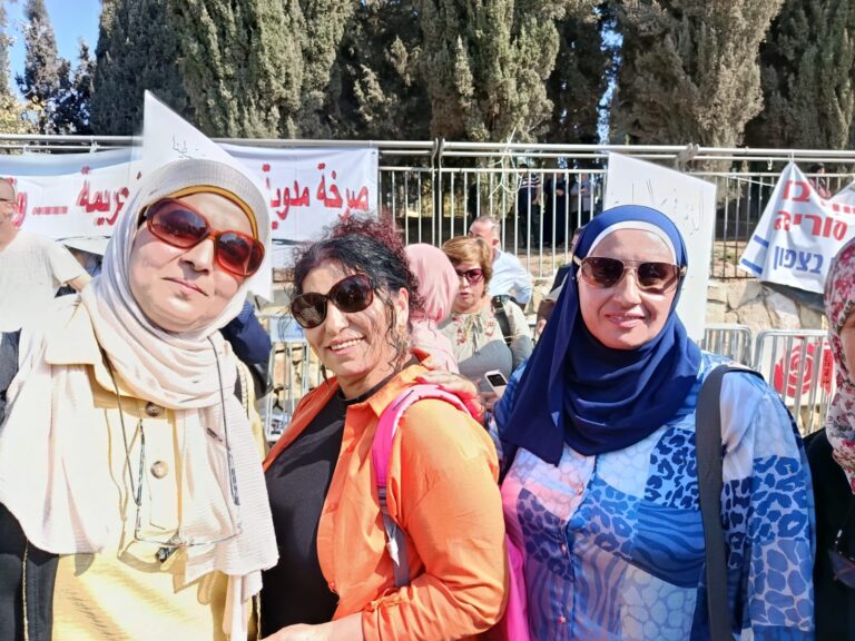 Hanan (left) and her coworkers in Arabah. (Photo: Yaniv Sharon)