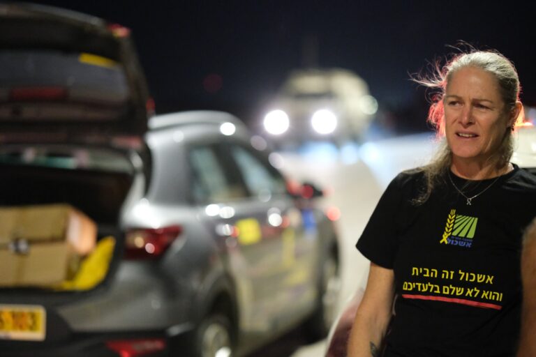 סלע-דוד בצומת גמה, 30 באוקטובר. "רק כשזה יסתיים נוכל להרשות לעצמנו להתפרק ולהתחבר מחדש" (צילום: דוד טברסקי)