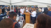 טקס גילוי המצבה של ענבר הימן בבית עלמין ירקון (צילום: אמיתי פרץ)