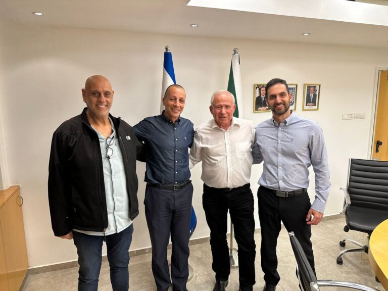 עו"ד לירון פריוב (מימין) עם שר החקלאות אבי דיכטר, יו"ר הסתדרות עובדי המדינה, עו"ד אופיר אלקלעי ואיל לוי, יו"ר ועד עובדי משרד החקלאות. (צילום: ניצן צבי כהן)