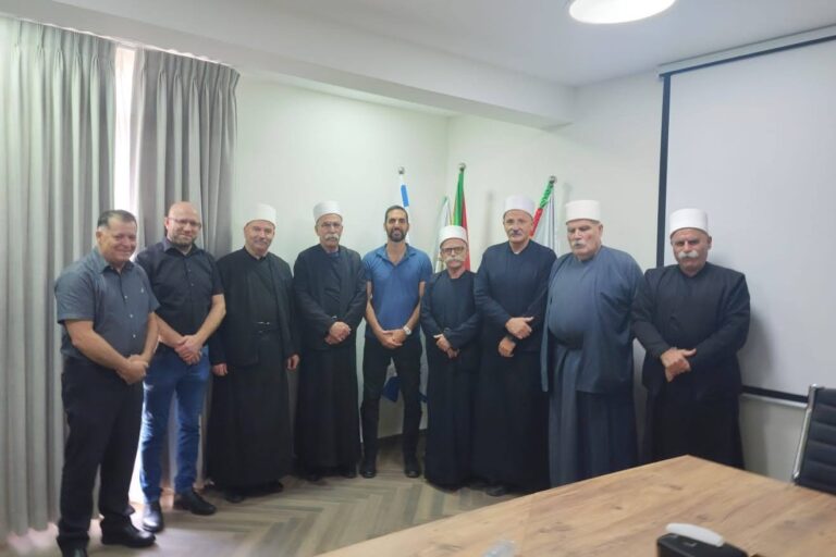 תופיק חלבי, יו"ר הוועד הארצי של המועצה הדרוזית העליונה, מנסור חניפס מזכיר איגוד מקצועי, עו"ד לירון פריוב, עו"ד ראאד שענאן, מנכ"ל המועצה הדרוזית העליונה, ונאיף הינו, סמנכ"ל חח"י (צילום: אלבום פרטי)