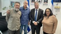 שר החינוך יואב קיש (שני מימין) בפגישה עם מורים למקצועות הומניים בתיכונים (צילום: אלבום פרטי)