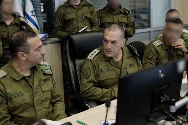 הרמטכ"ל זמיר מפקד על ההתקפה שבה חוסל רמטכ"ל חיזבאללה (צילום: דובר צה"ל)