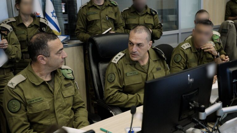 הרמטכ"ל זמיר מפקד על ההתקפה שבה חוסל רמטכ"ל חיזבאללה (צילום: דובר צה"ל)