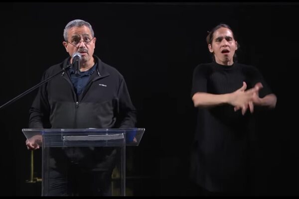 מפכ"ל המשטרה לשעבר רוני אלשיך בהפגנה לוועדת חקירה ממלכתית (צילום מסך)