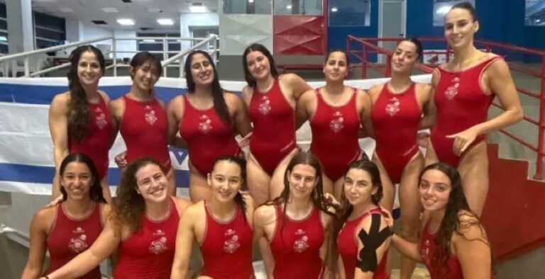 קבוצת הפועל יוקנעם בכדורמים (צילום: הפועל יקנעם)