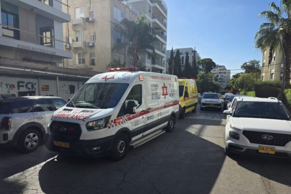 זירת תאונת העבודה ברמת השרון (צילום: תיעוד מבצעי מד"א)