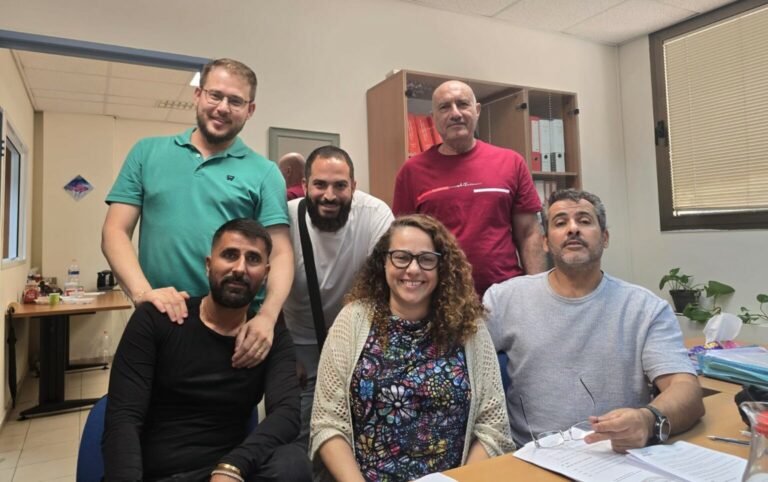 חתימת ההסכם הקיבוצי בחברת סנונית (צילום: דוברות ההסתדרות)