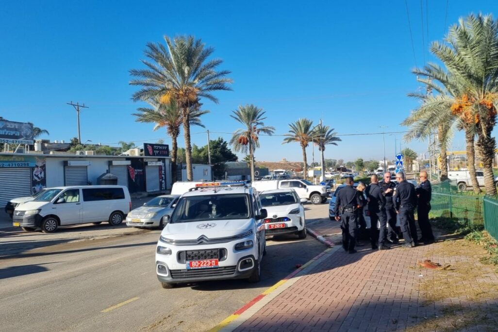 זירת רצח בתל שבע (צילום: דוברות המשטרה)