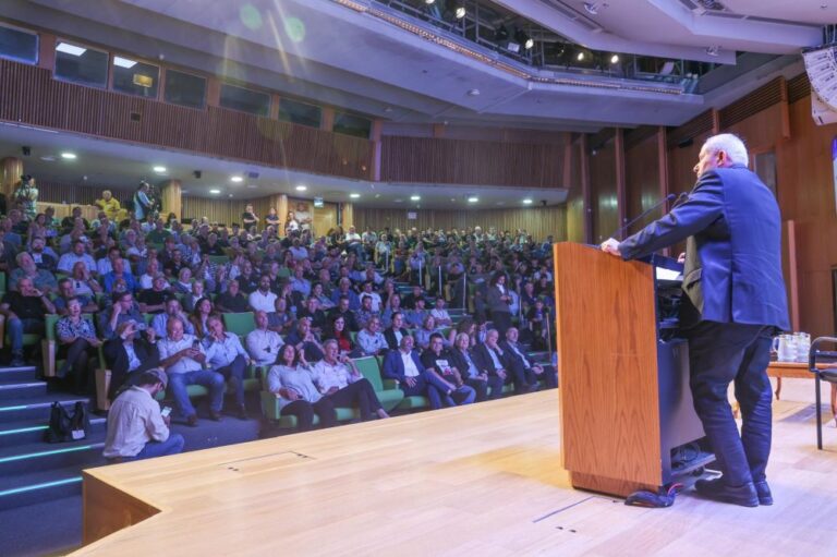 כנס הרפתנים בכנסת. שר החקלאות אבי דיכטר: "האוצר קידם את הרפורמה הזו במחשכים" (צילום: אור גואטה)
