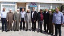 עו"ד אופיר אלקלעי עם כוהני דת מוסלמים (צילום: דוברות ההסתדרות)