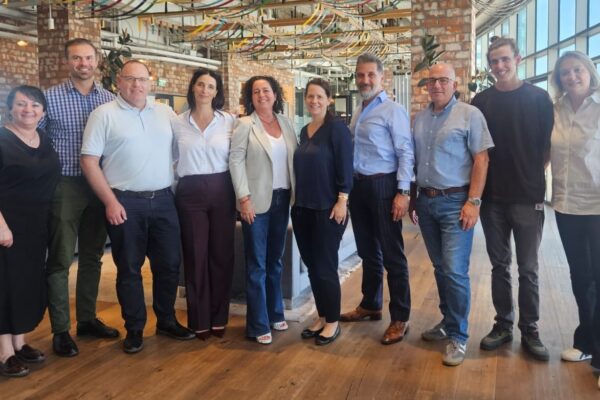 חתימת ההסכם הקיבוצי בלופטהנזה (צילום: דוברות ההסתדרות)