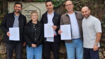 חתימת ההסכמים בקימברלי-קלארק (צילום: דוברות ההסתדרות)
