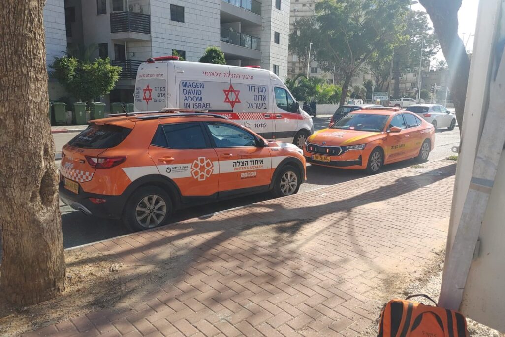כוחות איחוד הצלה ליד אתר הבנייה בו נפצע קל עובד בן כ-40 (צילום: איחוד הצלה) כוחות איחוד הצלה ליד אתר הבנייה בו נפצע קל עובד בן כ-40 (צילום: איחוד הצלה)