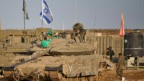 כוחות צה"ל בגבול רצועת עזה (צילום: AP Photo/Ohad Zwigenberg)