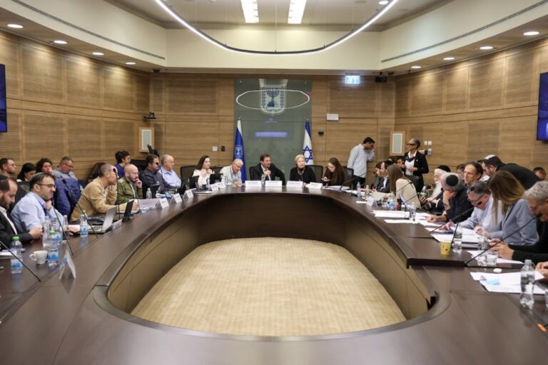 דיון של ועדת החוץ והביטחון על חוק הגיוס. "הכוח שניתן לוועד הישיבות הוא בלתי מידתי" (צילום: צילום: דני שם טוב, דוברות הכנסת)