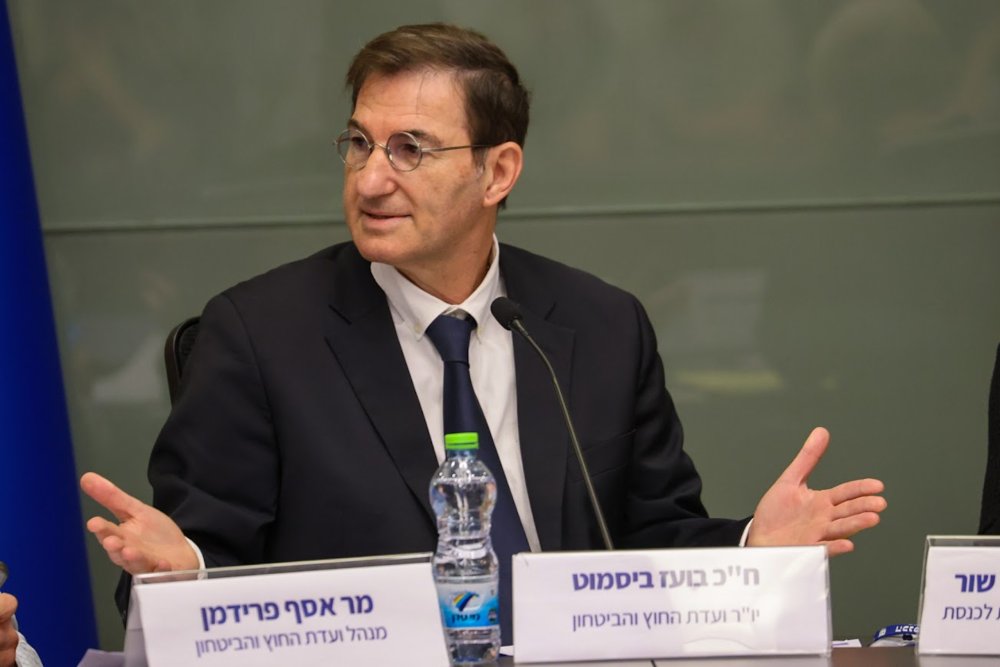 ח"כ בועז ביסמוט בדיון של ועדת החוץ והביטחון על חוק הגיוס (צילום: דני שם טוב, דוברות הכנסת)