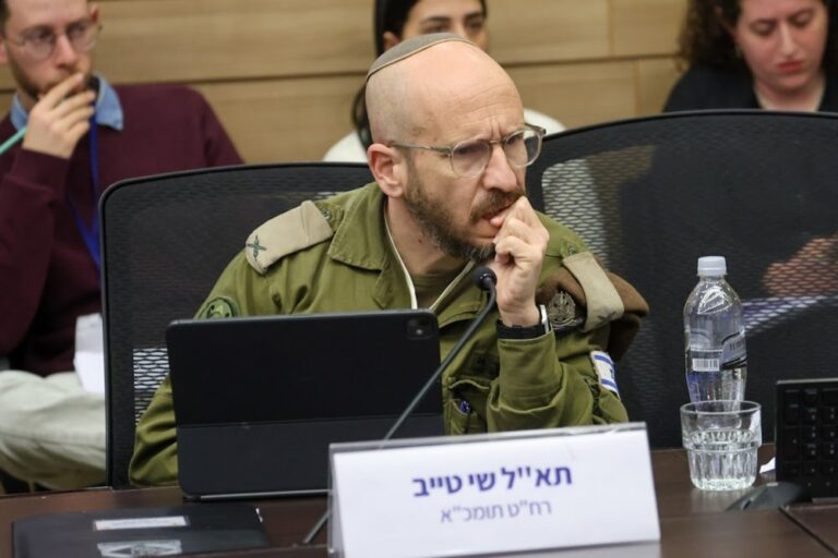 תת אלוף שי טייב בדיון של ועדת החוץ והביטחון: "שלא יהיה מצב שבו אדם מגיש בעצמו את הדיחוי" (צילום: אור גואטה)