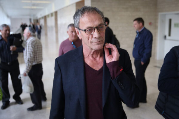 מוחמד בכרי בבית המשפט המחוזי בלוד, בעת הסערה המשפטית סביב הסרט “ג’נין, ג’נין” (צילום ארכיון: פלאש 90)