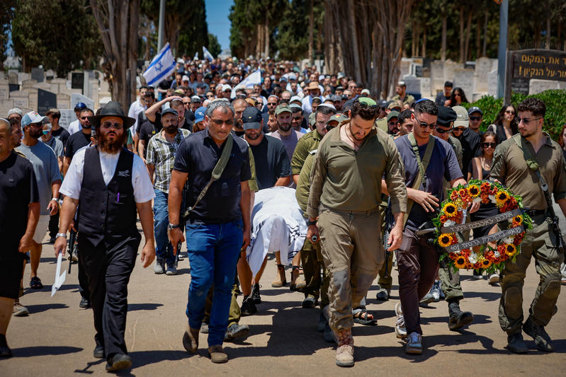 הלוויתו של לוחם המילואים רועי וסרשטיין ששם קץ לחייו, אוגוסט 2025 (צילום: טל גל/פלאש90)