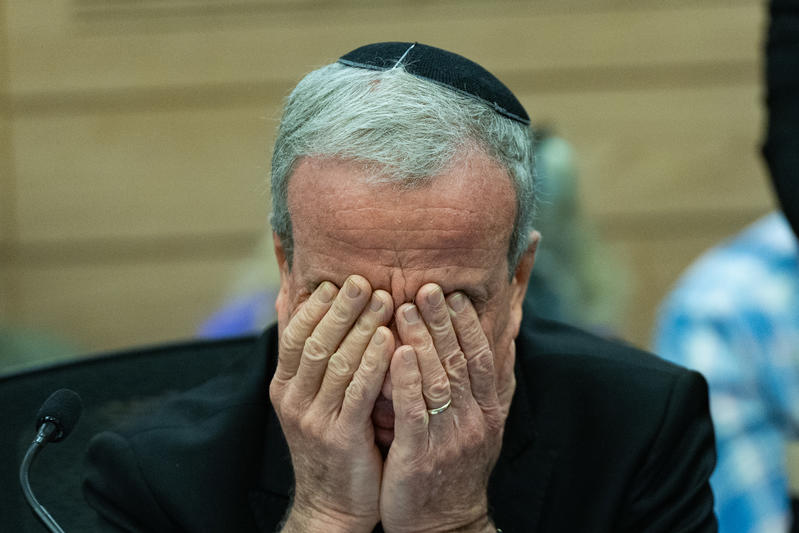 ח"כ אלעזר שטרן (יש עתיד) בדיון ועדת החוץ והביטחון על מתווה ביסמוט (צילום: יונתן זינדל/פלאש90) ח"כ אלעזר שטרן (יש עתיד) בדיון ועדת החוץ והביטחון על מתווה ביסמוט (צילום: יונתן זינדל/פלאש90)