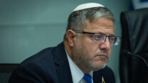 איתמר בן גביר עם סיכת חבל התלייה (צילום: יונתן זינדל/פלאש90)