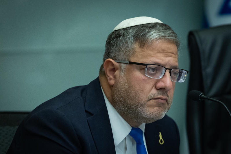 איתמר בן גביר עם סיכת חבל התלייה (צילום: יונתן זינדל/פלאש90) איתמר בן גביר עם סיכת חבל התלייה (צילום: יונתן זינדל/פלאש90)