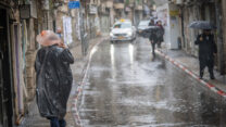 גשם יורד בירושלים במהלך סופת 'ביירון' (צילום: חיים גולדברג/ פלאש 90)