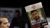 עצרת למען השבתו של רן גואילי במיתר (צילום: צפריר אביוב)