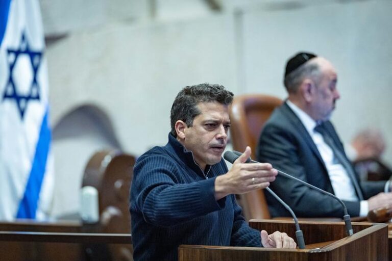 השר עמיחי שירלי במליאה (צילום: יונתן זינדל/פלאש90)