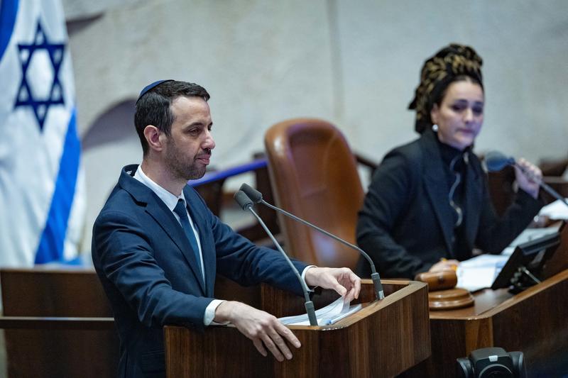 אריאל קלנר נואם במליאת הכנסת על החוק שהגיש לוועדת חקירה פוליטית (צילום: יונתן זינדל/פלאש90) אריאל קלנר נואם במליאת הכנסת על החוק שהגיש לוועדת חקירה פוליטית (צילום: יונתן זינדל/פלאש90)